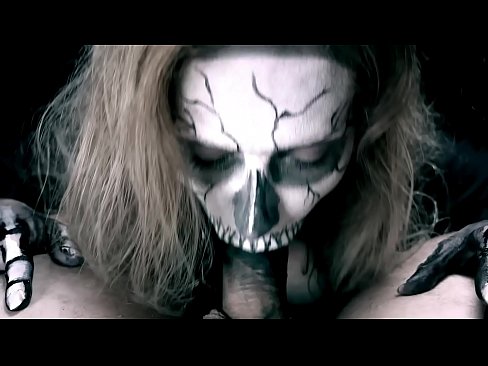 ❤️ Demon cailín sucking coileach lena béal dubh agus shlogtha cum. ️ Fucking linn ❌